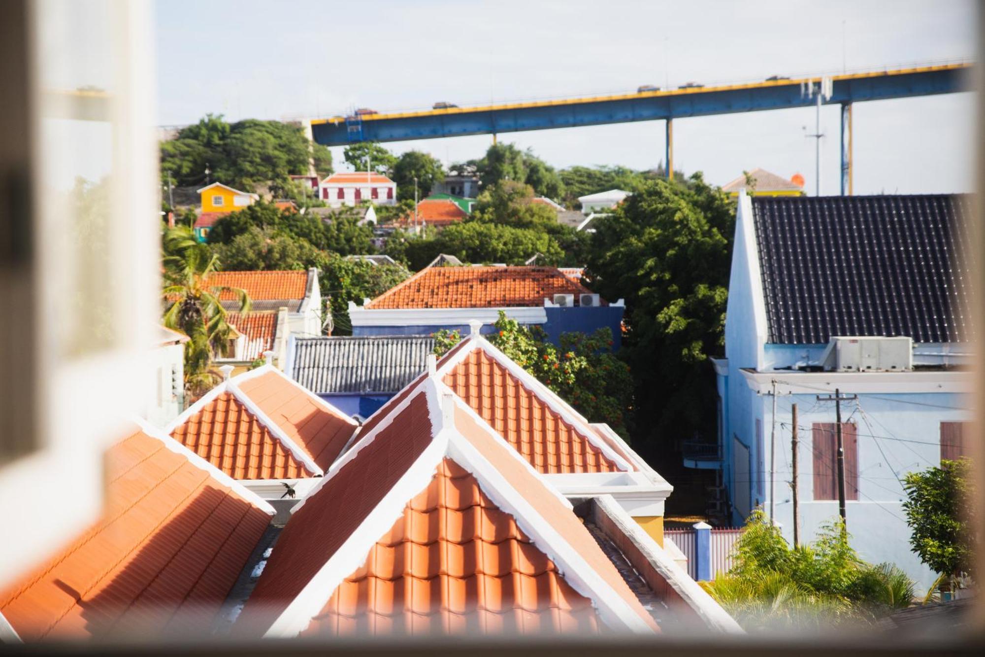 Bario Hotel Willemstad Bagian luar foto