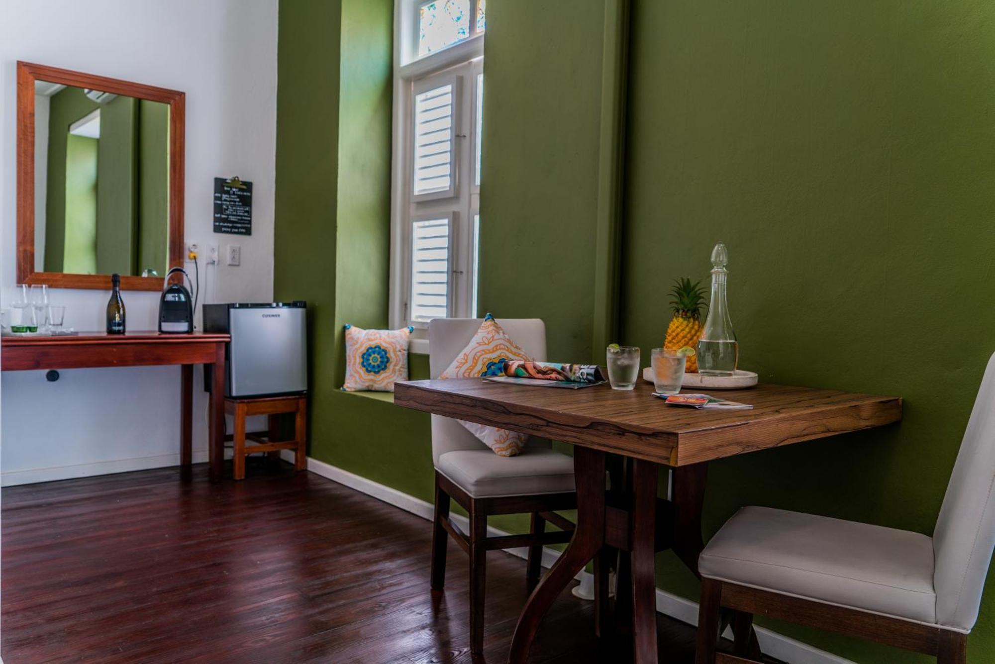 Bario Hotel Willemstad Bagian luar foto